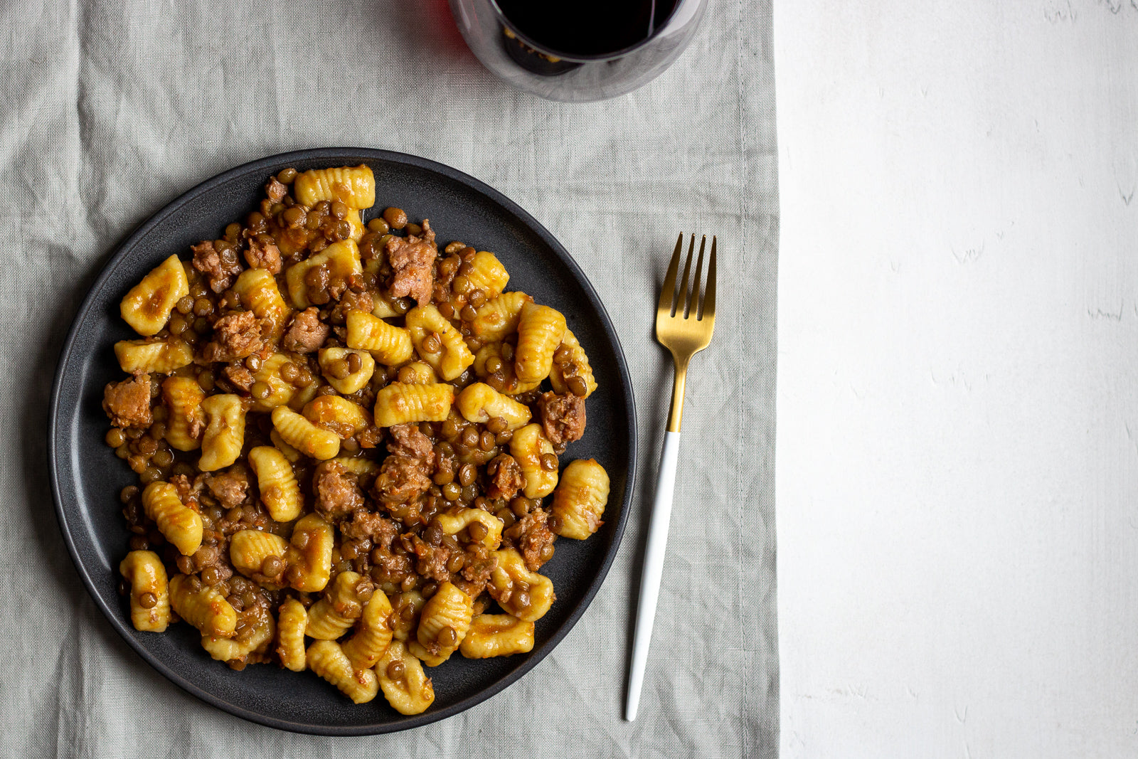 Gnocchi with lentil sausage ragu - q.b. cucina