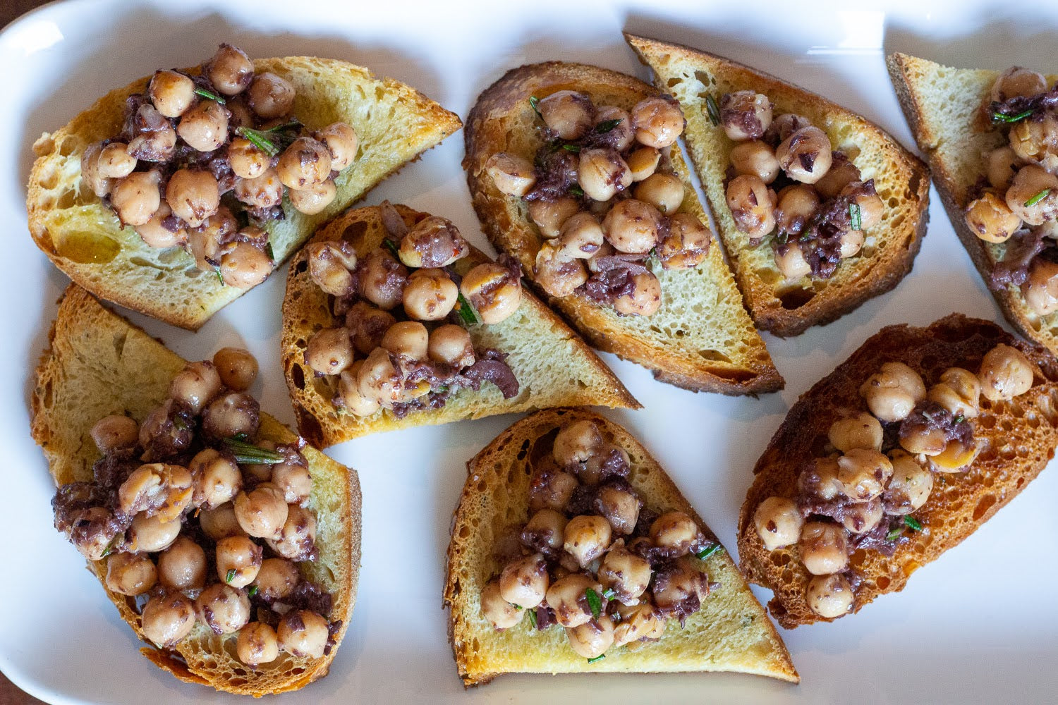 Olive Chickpea Crostini recipe - qb cucina